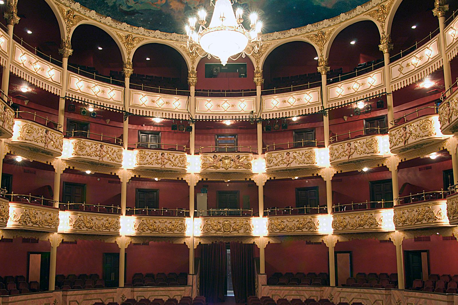 Teatros y galerías