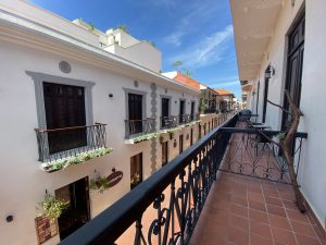 Apartamento de Esquina Sin Muebles con Balcones Alrededor En Casa Ruigar