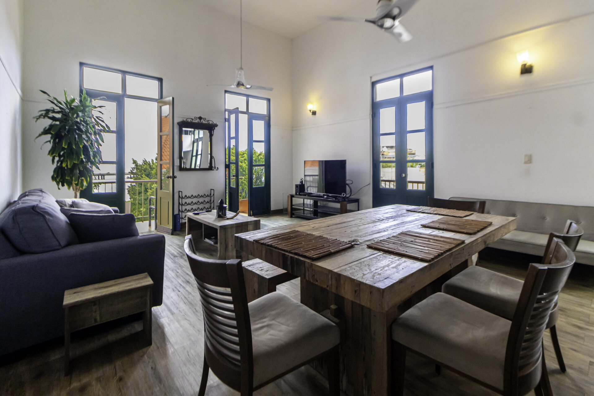 For Sale: Corner Unit with Bay Views – Calle del Palacio