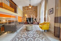 For Sale: Stylish Loft With Historic Calicanto Stone Walls en Cuatro Casas