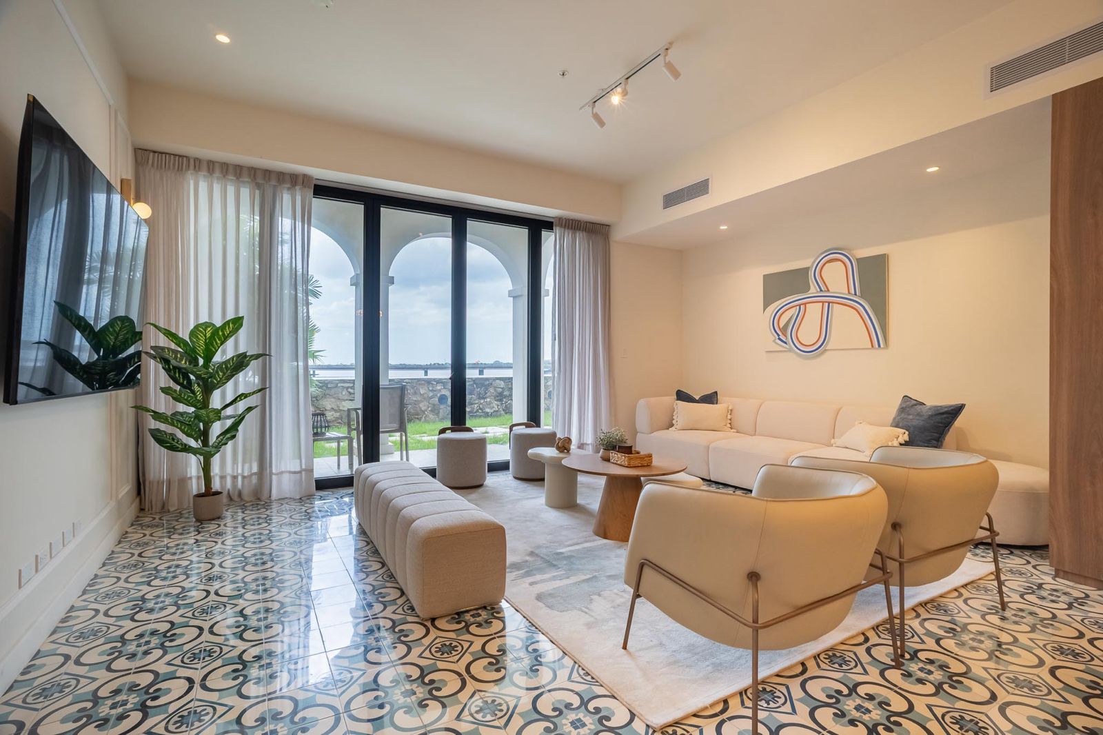 For Sale / For Rent: Oceanfront 3-Bedroom Apartment with Private Pool – Santa Familia