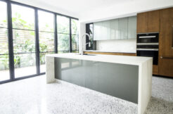 For Sale: Elegant Multi-Level Townhouse in Santa Familia